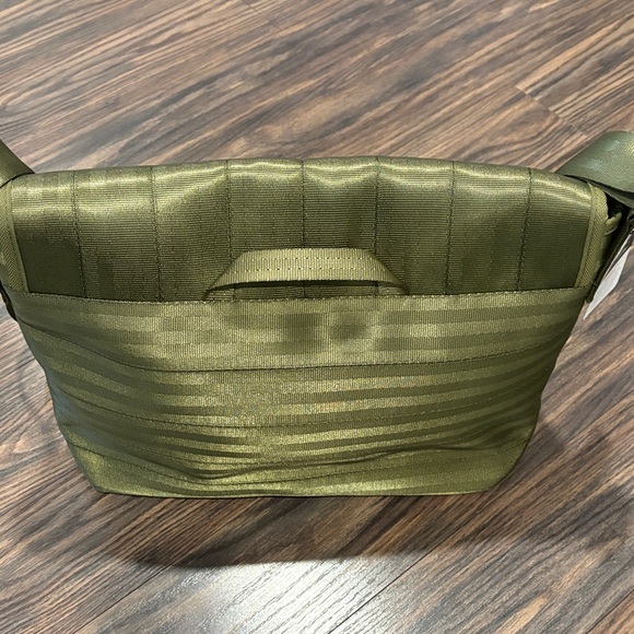 NWT- Harveys Forest Green Men’s Messenger Bag - Picture 6 of 11